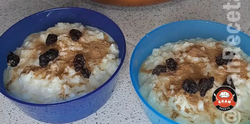 Arroz con leche colombiano cremoso con tres leches