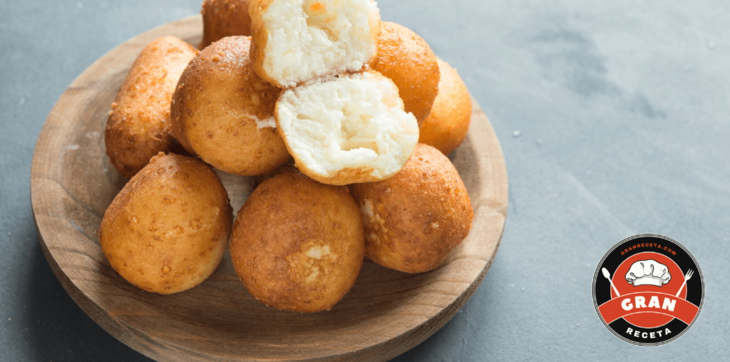 Colombian Buñuelos, the round cheese fritters of Christmas