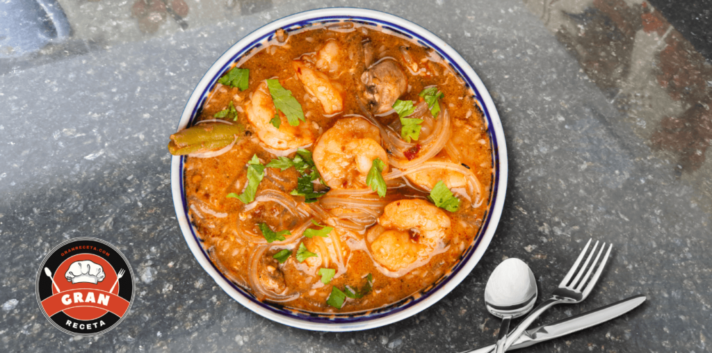 Cazuela de mariscos colombiana: receta costeña con leche de coco