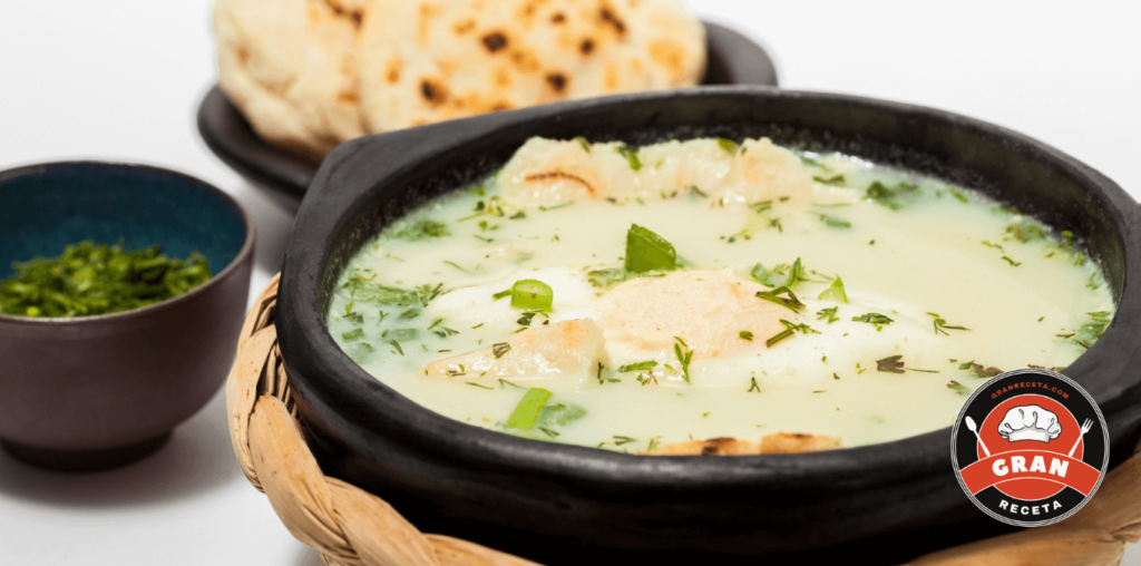 Sopa de huevo colombiana: receta casera con papa y cilantro