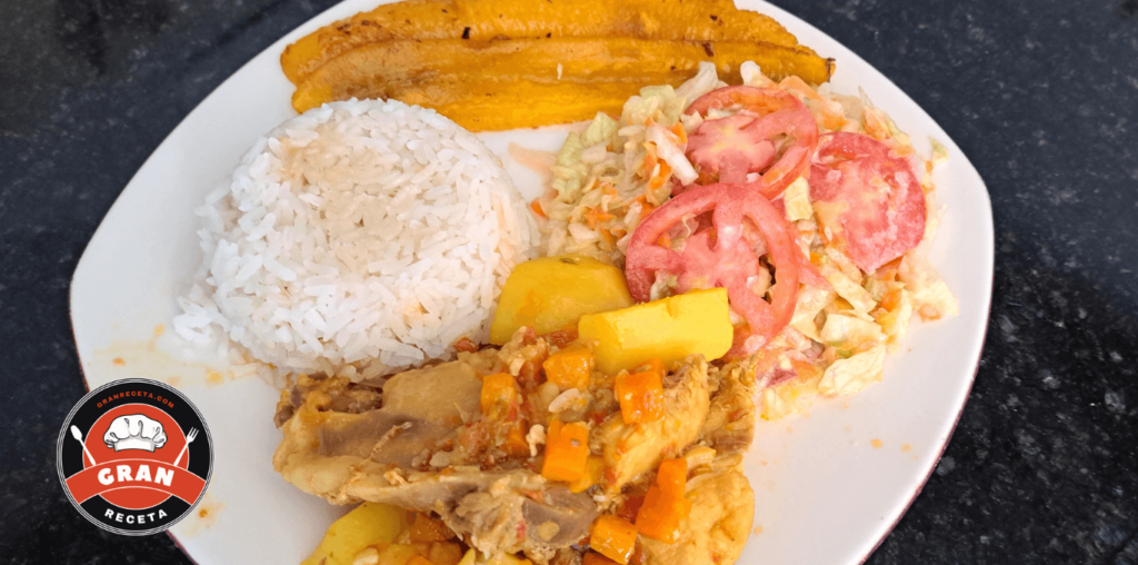 Gallina guisada colombiana: receta con sofrito paso a paso