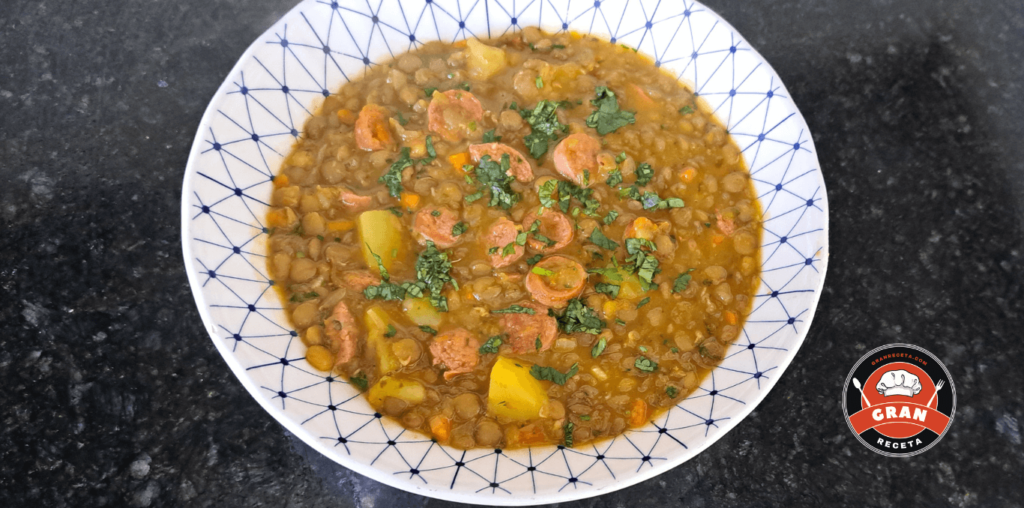 Lentejas con chorizo: receta casera con sofrito paso a paso